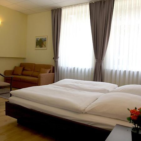 Hotel Am Charlottenplatz Esslingen am Neckar Room photo