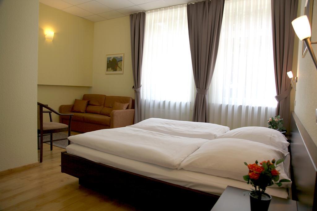 Hotel Am Charlottenplatz Esslingen am Neckar Room photo